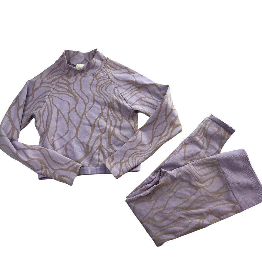 FABLETICS Outfit Set Knit Seamless Legging and Turtleneck Crop Top Long Sleeve.